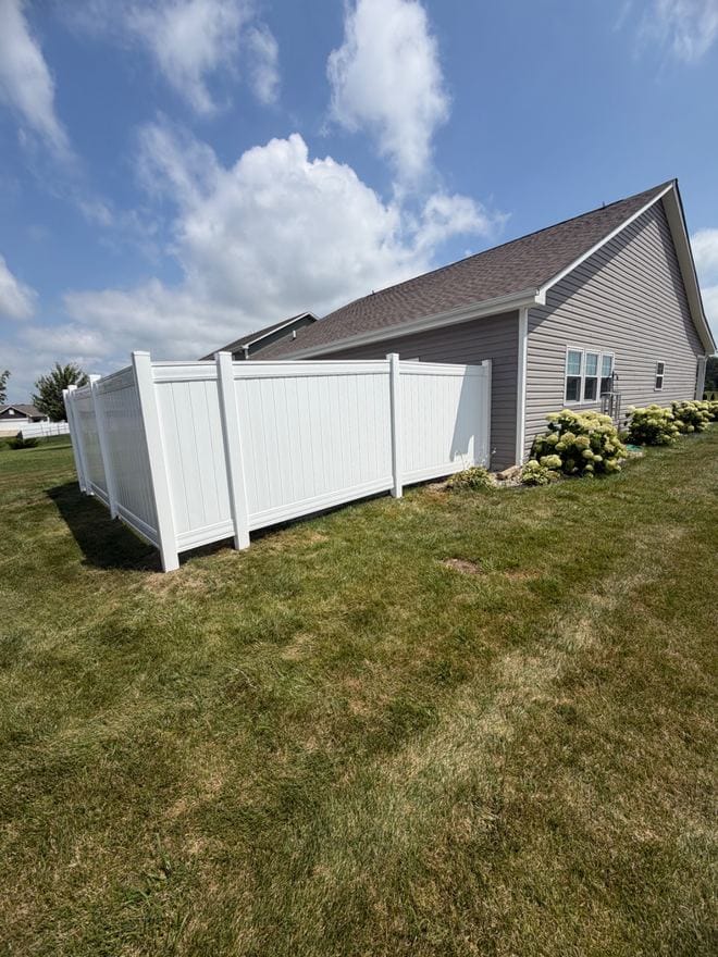 White vinyl privacy fence